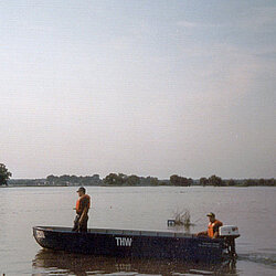 Ein Boot des THW im Einsatz