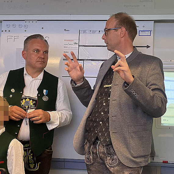 Wirtschaftsreferent Dr. Christian Scharpf mit Stadtbrandrat Claudius Blank