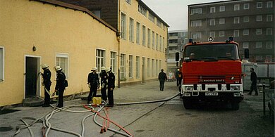 Gebäudesüdseite: Löschangriff vom Tanklöschfahrzeug der FF Sendling aus (Quelle: Eschenbeck)